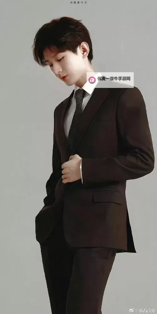 有道快贴助你轻松整理：西装男的高效办公秘笈图1