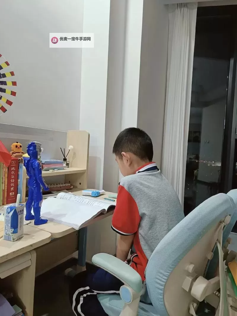 奇趣体验：坐在振动棒上写作业的另类方式图1