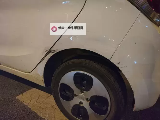 在车里被撞了八次高AO：惊险经历与反思图1