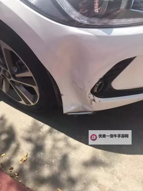 在车里被撞了八次高c视频：真实还原惊险瞬间的震撼体验图1