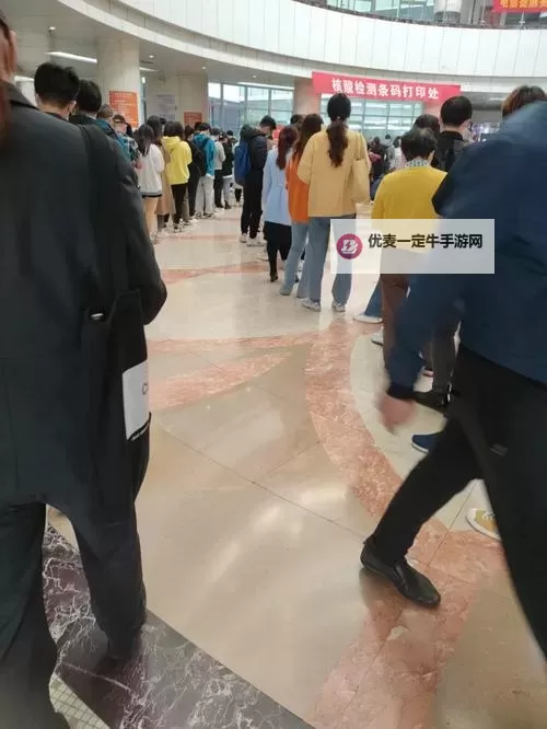 在人多的地方被C：尴尬瞬间的真实体验图1