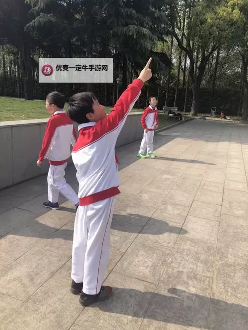 奇幻奇遇：我竟然坐在发紫的巨龙上写作业图1