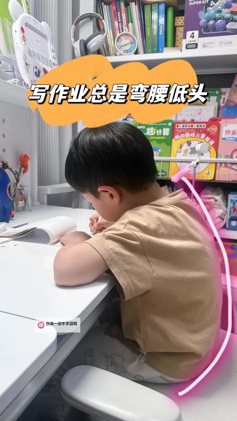坐在学长的上面写作业：不一样的校园趣事图1