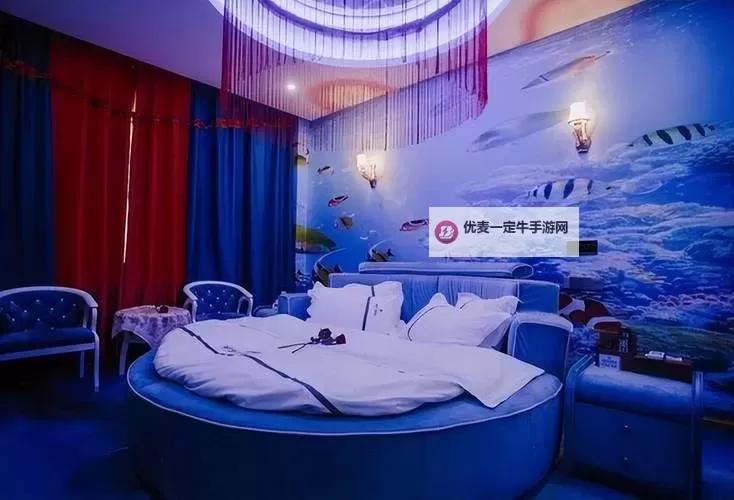 颜值情侣酒店开房床上激情四射：浪漫夜晚点燃甜蜜火花图1