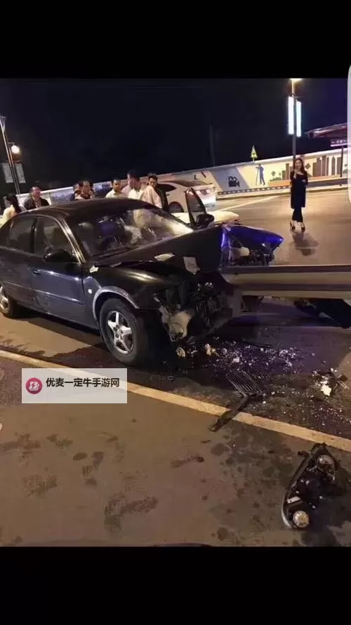 最新车祸现场：惊险瞬间曝光 事故原因引发热议图1