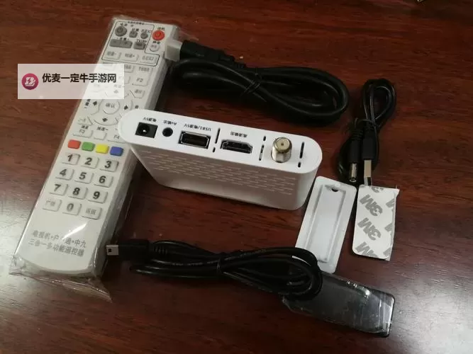 在办公室捡到老师的遥控器：意外的发现引发的秘密与回忆图1