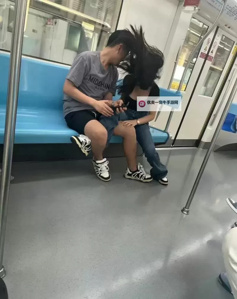 当众失控：不要摸我胸啊啊啊的尴尬瞬间图1