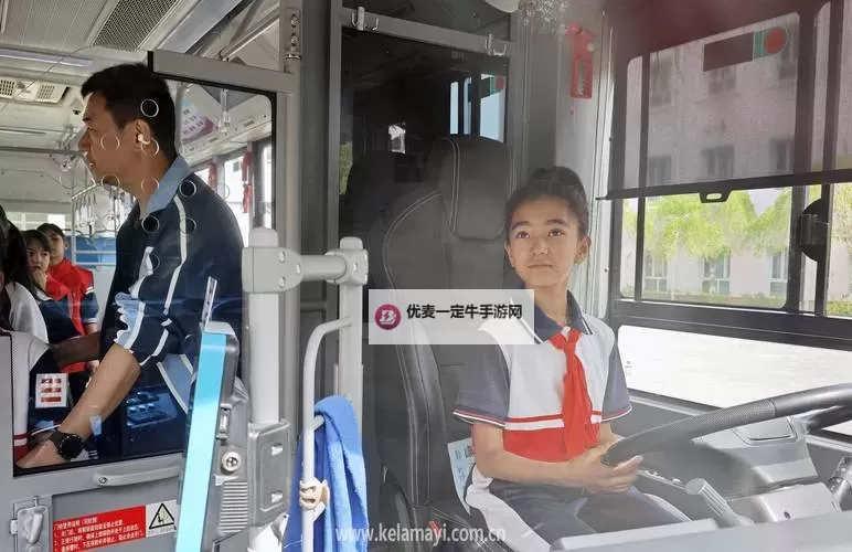 在公交车上破了两个六年级小学生的奇遇记图1