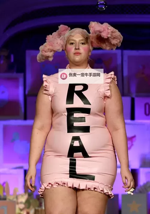 欧美肥胖老太太XXX的城市日记：慢时光里的温暖与勇气图1